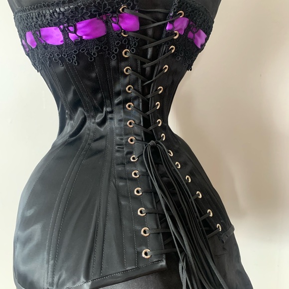 Handmade made to measure custom black Edwardian S-Bend corset by La Belle Fairy - Picture 5 of 6